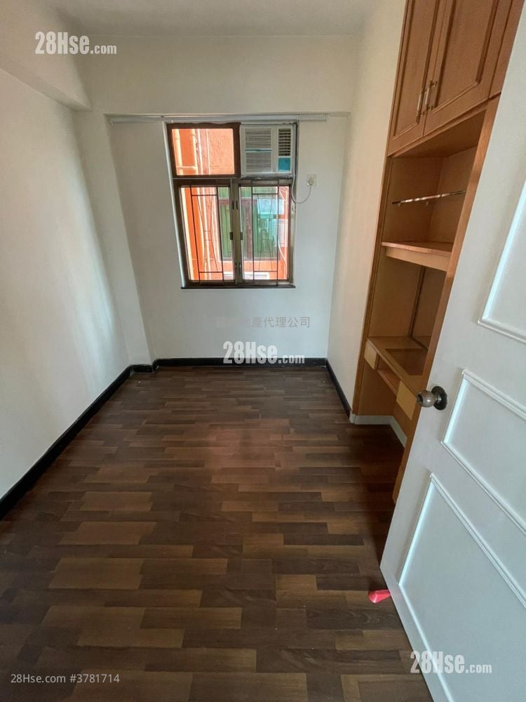 Woodview Court Rental 2 Bedrooms , 1 Bathroom 555 ft²