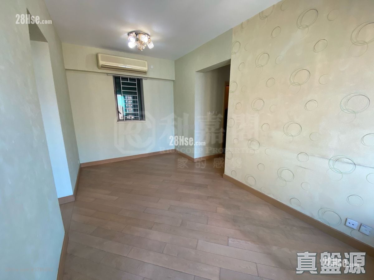 Yoho Midtown Sell 2 Bedrooms , 1 Bathroom 475 ft²