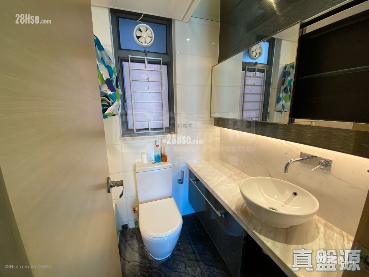 Yoho Midtown Sell 2 Bedrooms , 1 Bathroom 475 ft²