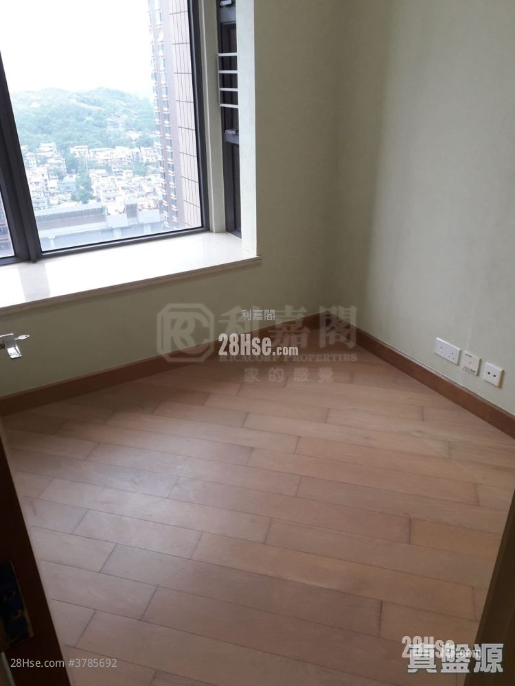 Yoho Midtown Sell 2 Bedrooms , 1 Bathroom 475 ft²