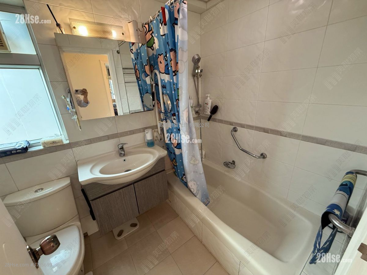 Mei Foo Sun Chuen Sell 3 Bedrooms , 2 Bathrooms 927 ft²