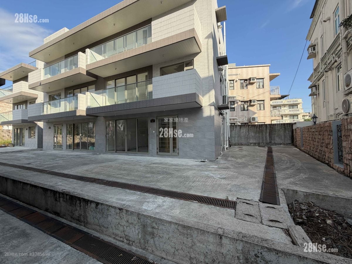 Village Rental 3 Bedrooms , 1 Bathroom 700 ft²