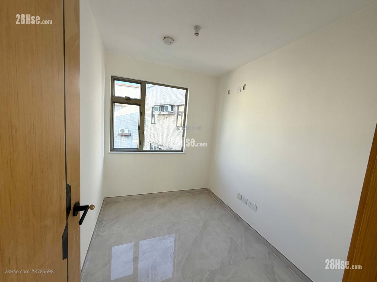 Village Rental 3 Bedrooms , 1 Bathroom 700 ft²