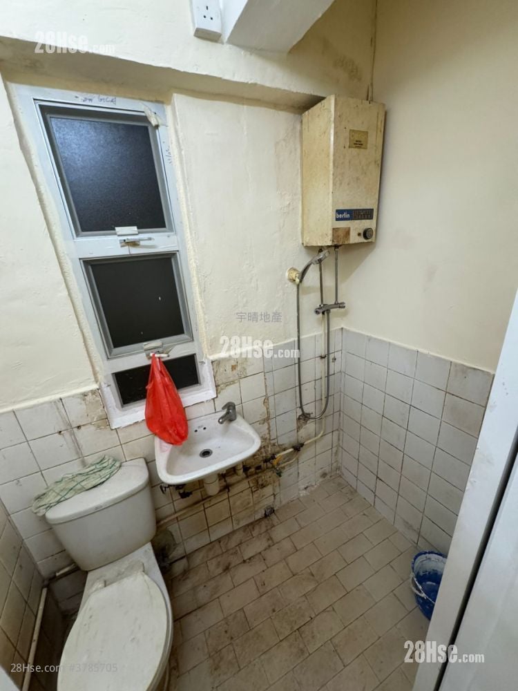 Tse Wan Mansion Sell 2 Bedrooms , 1 Bathroom 374 ft²