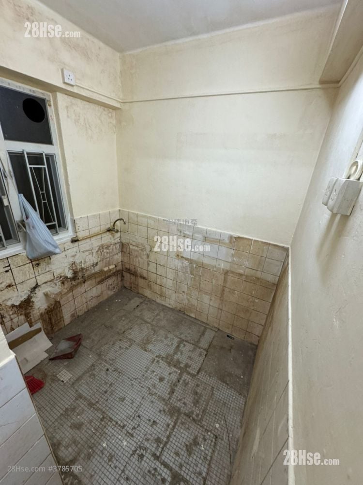 Tse Wan Mansion Sell 2 Bedrooms , 1 Bathroom 374 ft²