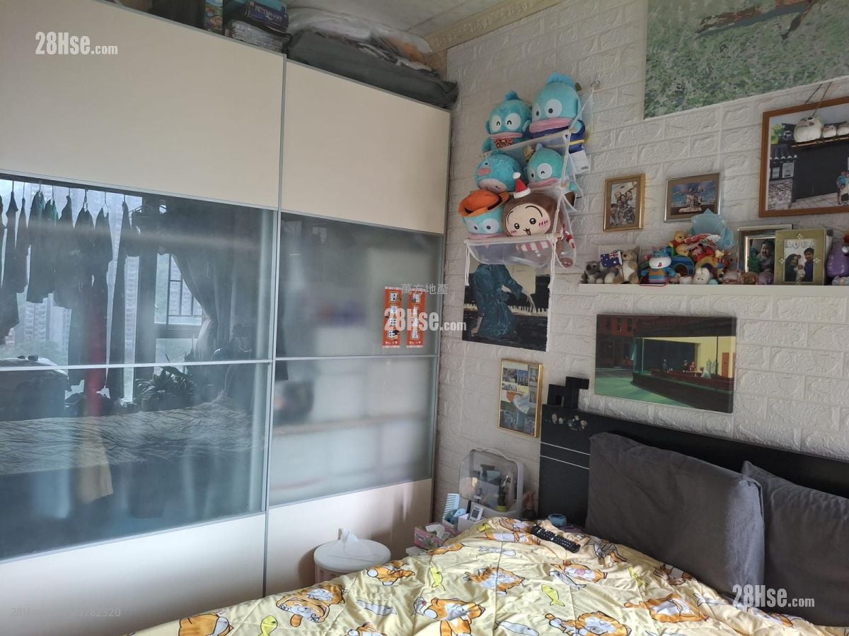 Castello Sell 2 Bedrooms , 1 Bathroom 547 ft²