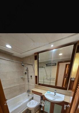 Royal Peninsula Sell 3 Bedrooms 647 ft²