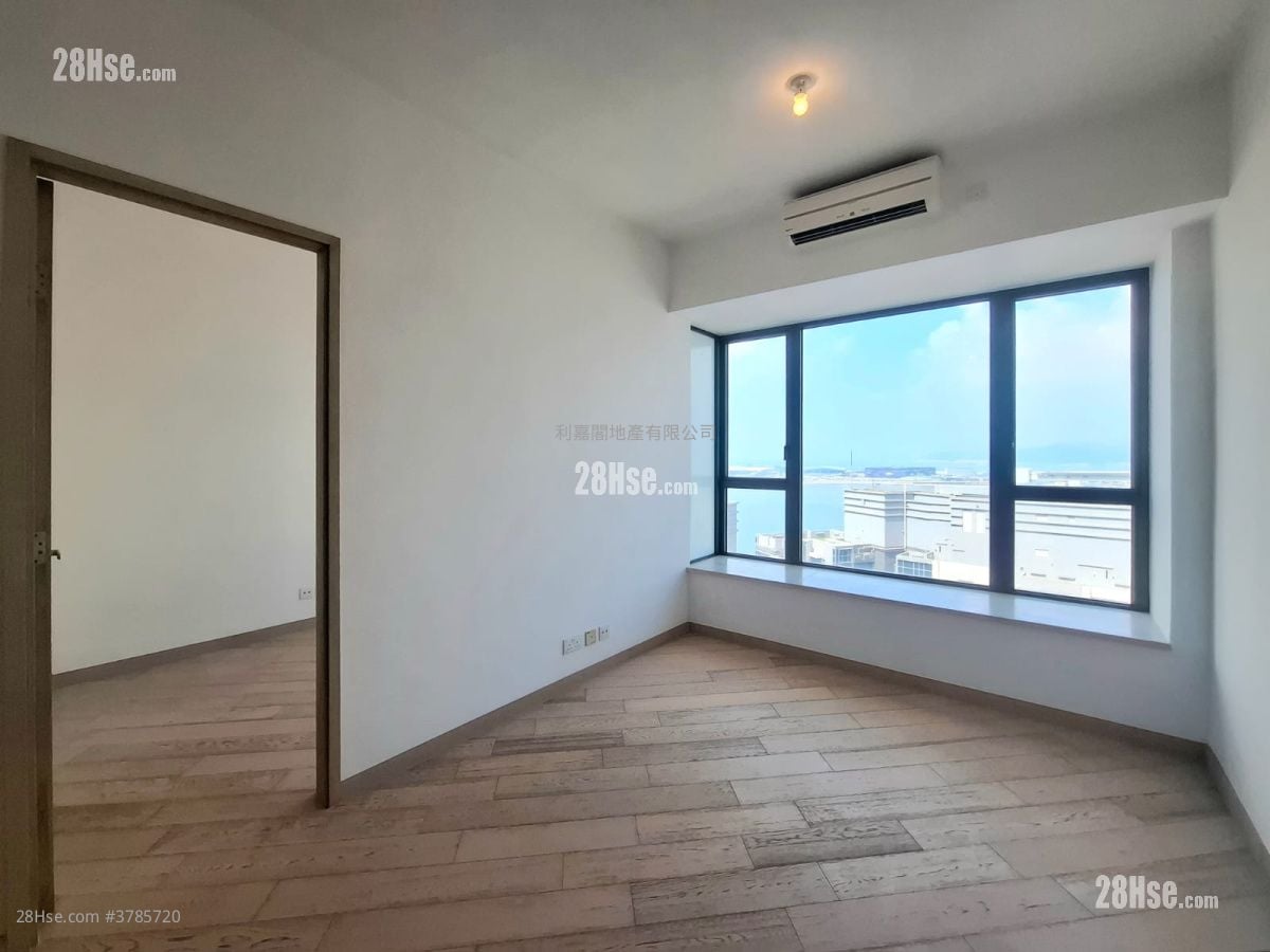 The Visionary Sell 434 ft²