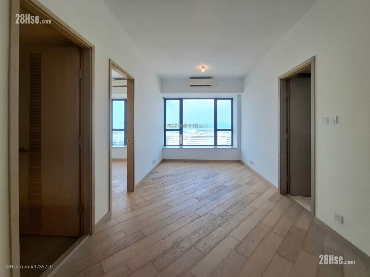 The Visionary Sell 434 ft²