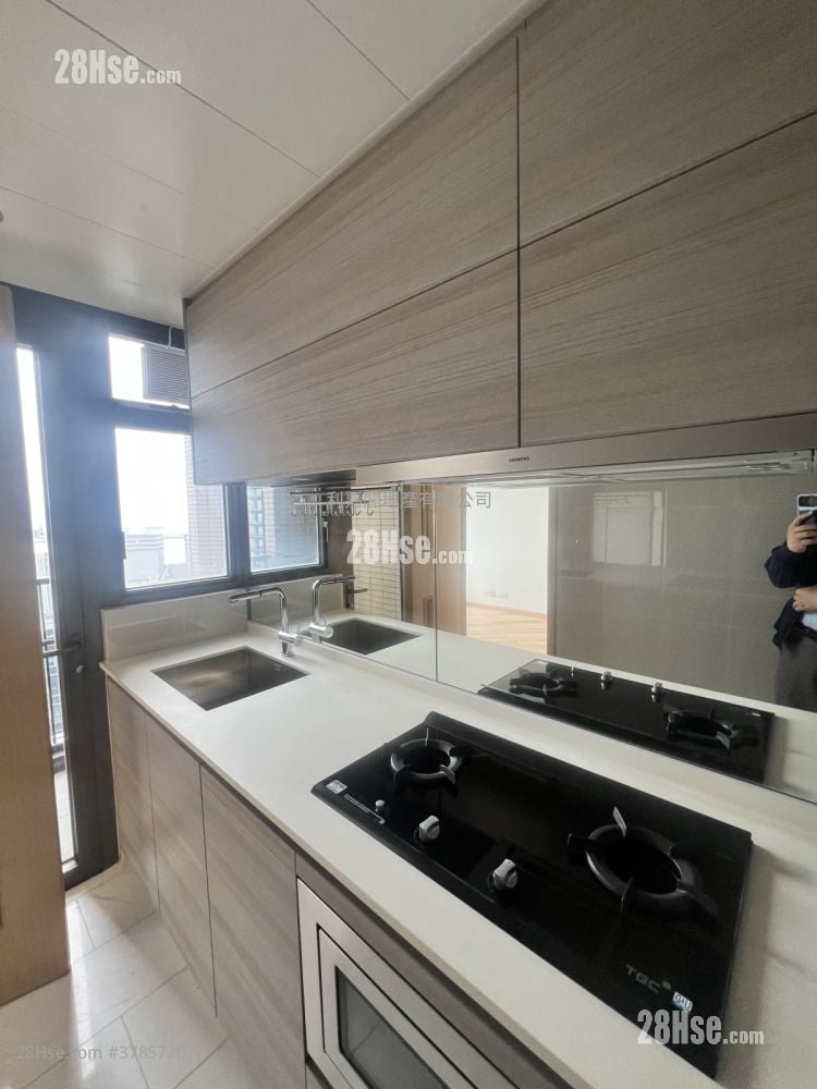 The Visionary Sell 434 ft²