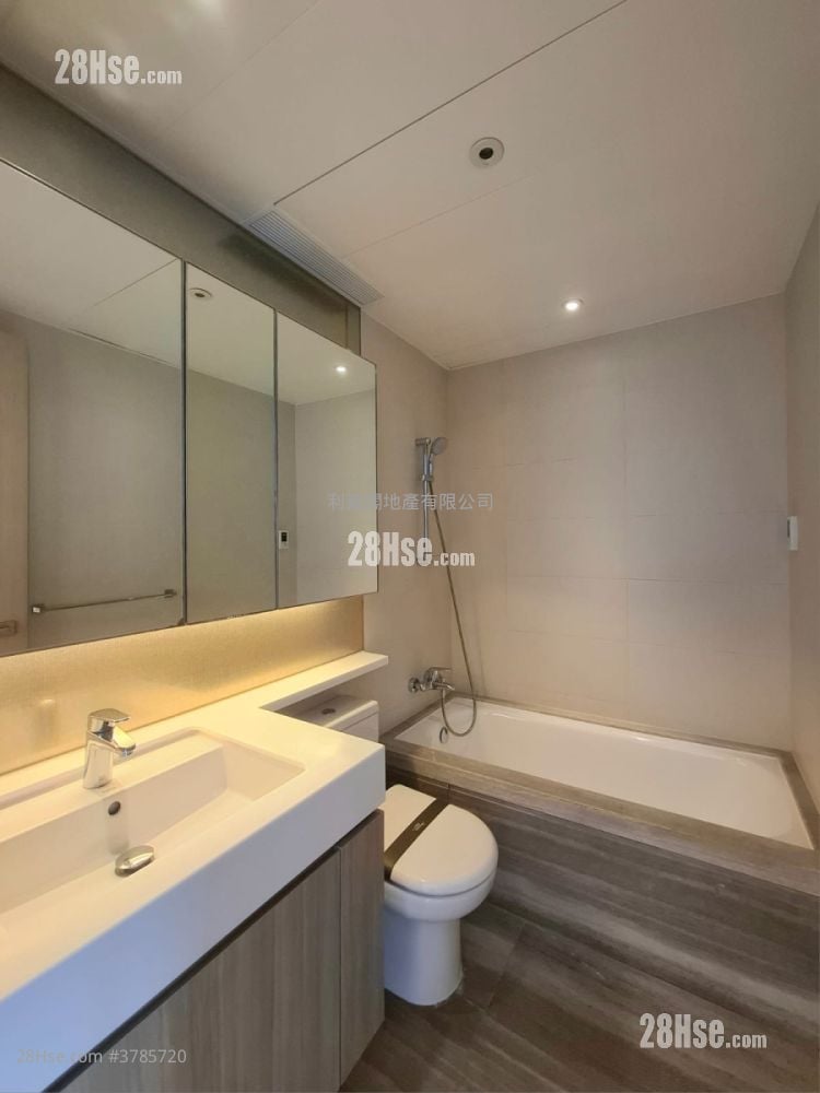 The Visionary Sell 434 ft²