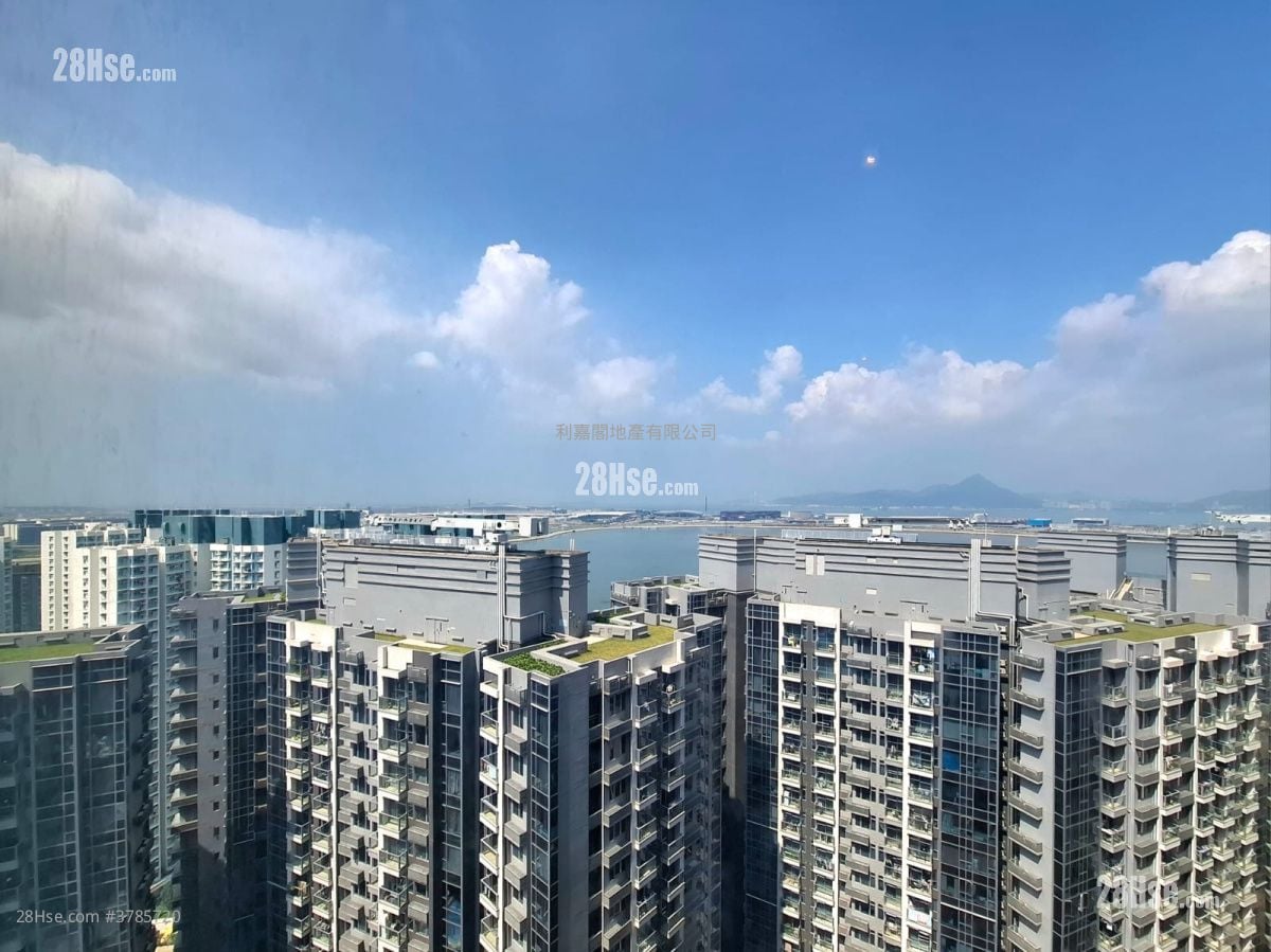 The Visionary Sell 434 ft²