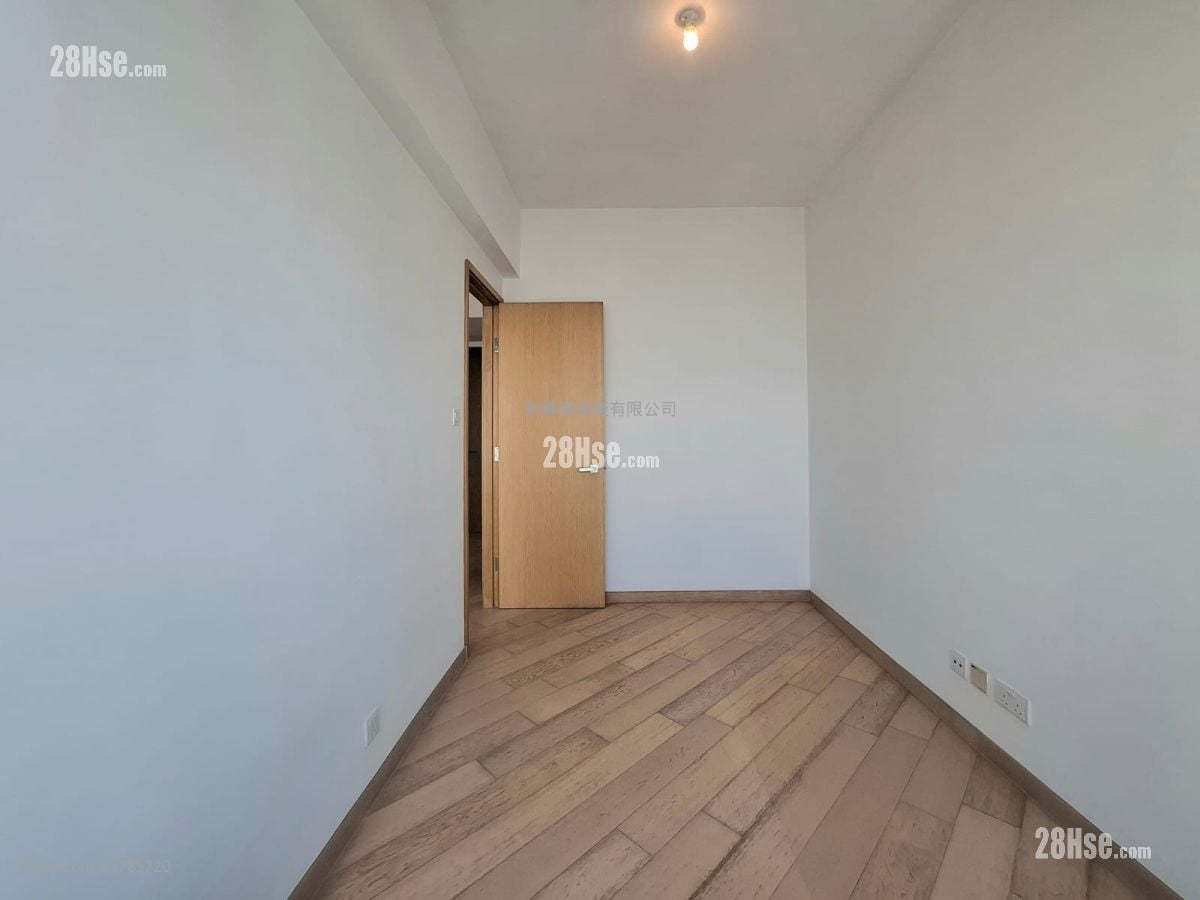 The Visionary Sell 434 ft²