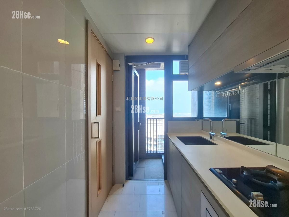 The Visionary Sell 434 ft²