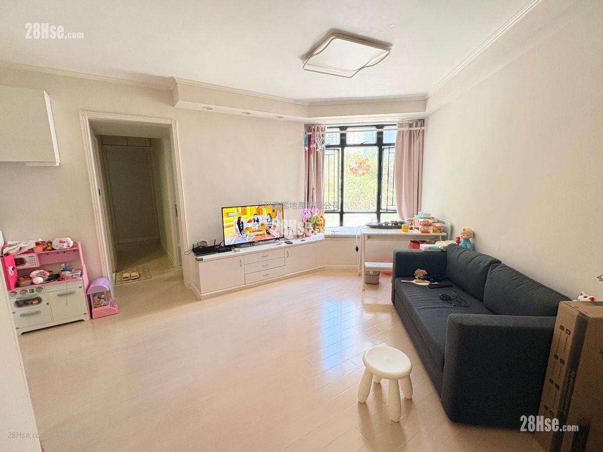 Kornhill Sell 3 Bedrooms , 1 Bathroom 616 ft²