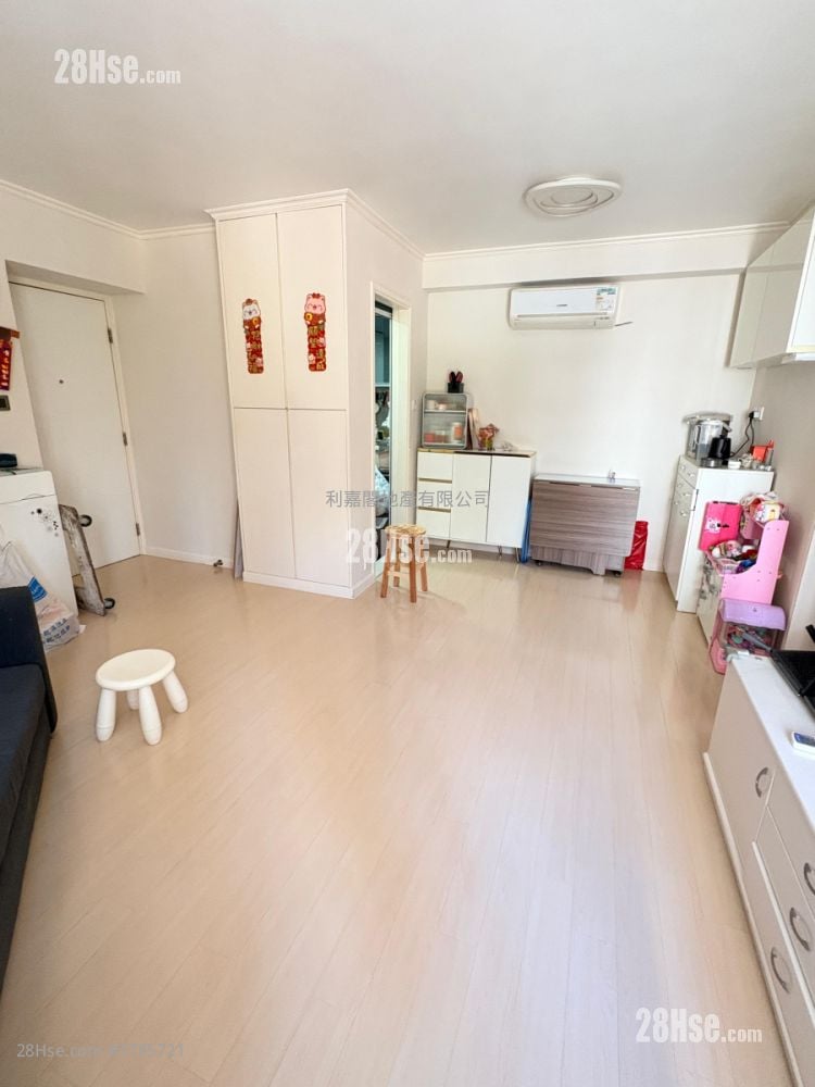 Kornhill Sell 3 Bedrooms , 1 Bathroom 616 ft²