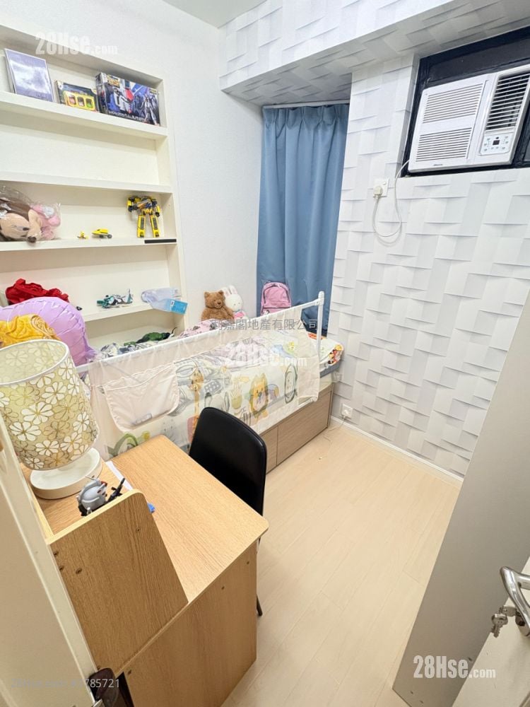 Kornhill Sell 3 Bedrooms , 1 Bathroom 616 ft²