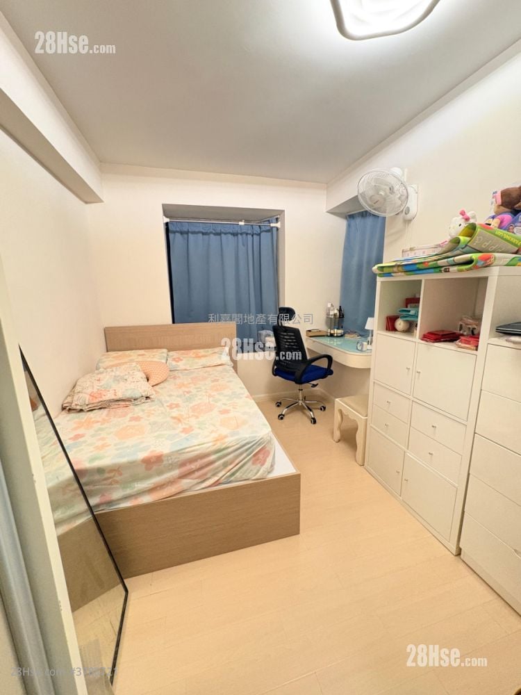 Kornhill Sell 3 Bedrooms , 1 Bathroom 616 ft²