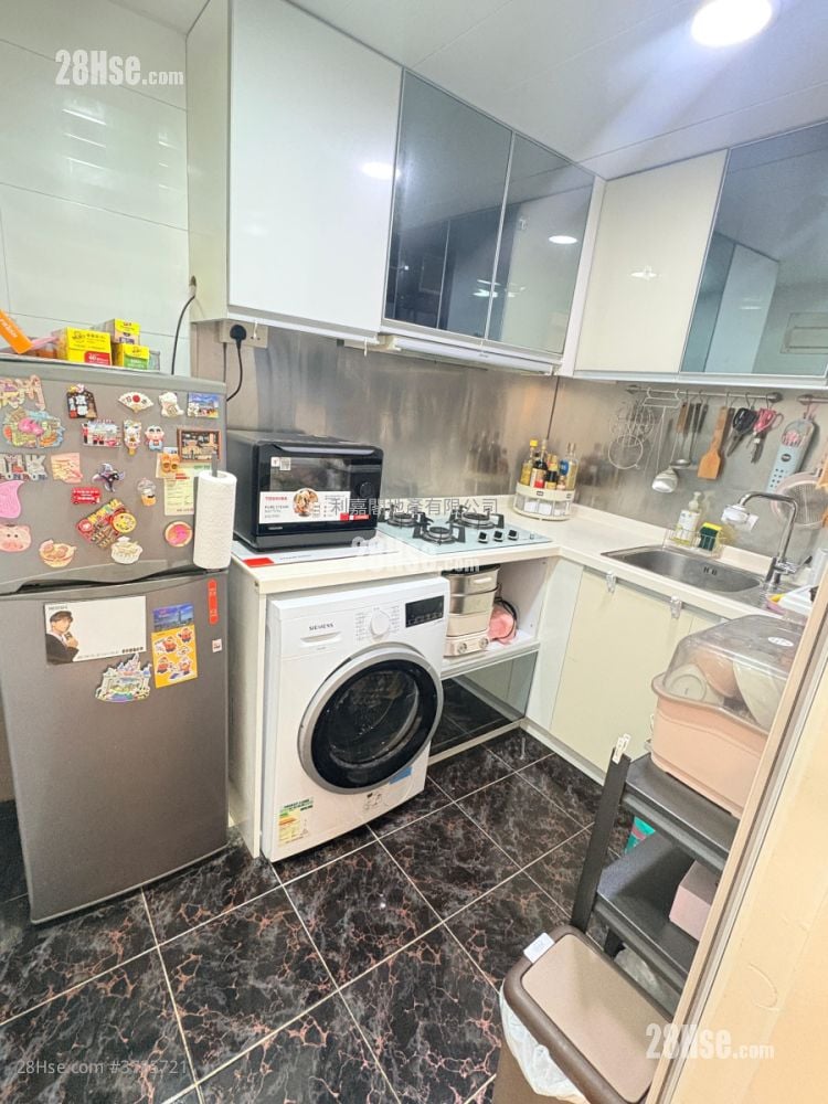 Kornhill Sell 3 Bedrooms , 1 Bathroom 616 ft²