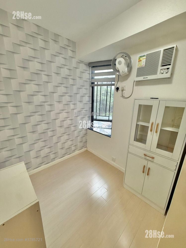 Kornhill Sell 3 Bedrooms , 1 Bathroom 616 ft²