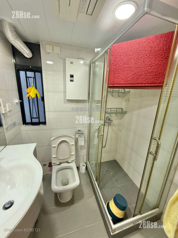 Kornhill Sell 3 Bedrooms , 1 Bathroom 616 ft²