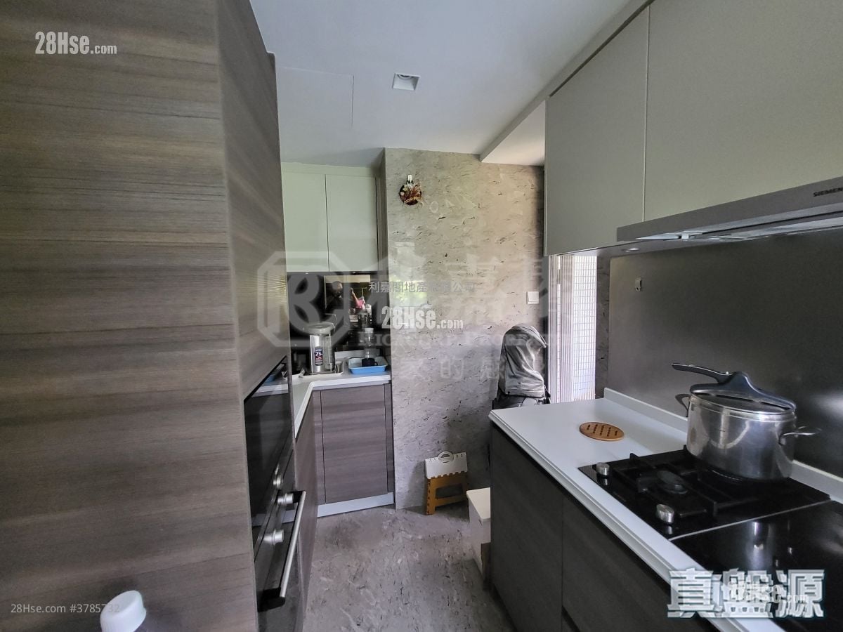 Parc Inverness Sell 3 Bedrooms 1,514 ft²