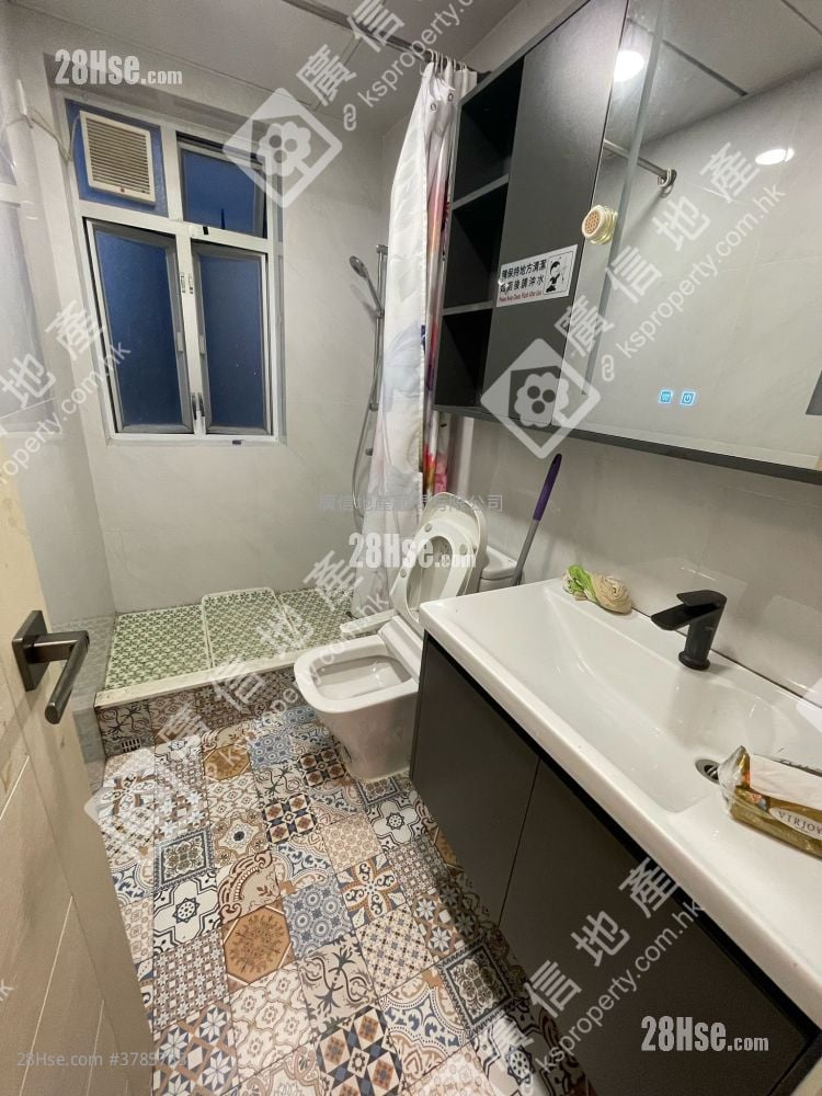 Hong Lok Mansion Sell 2 Bedrooms , 1 Bathroom 556 ft²