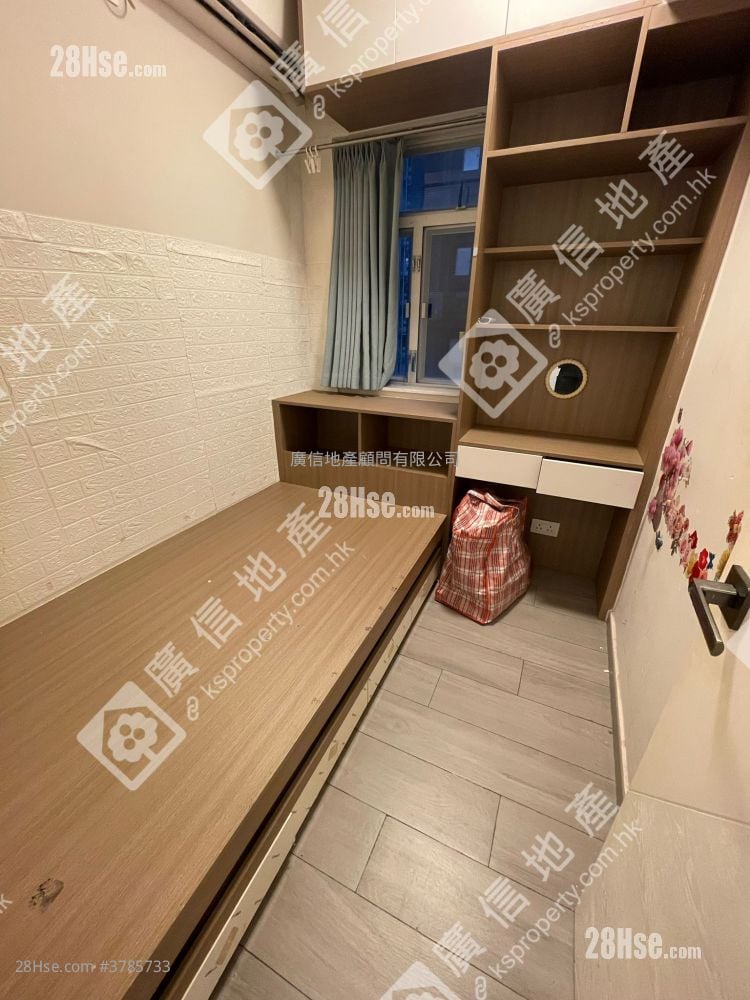 Hong Lok Mansion Sell 2 Bedrooms , 1 Bathroom 556 ft²