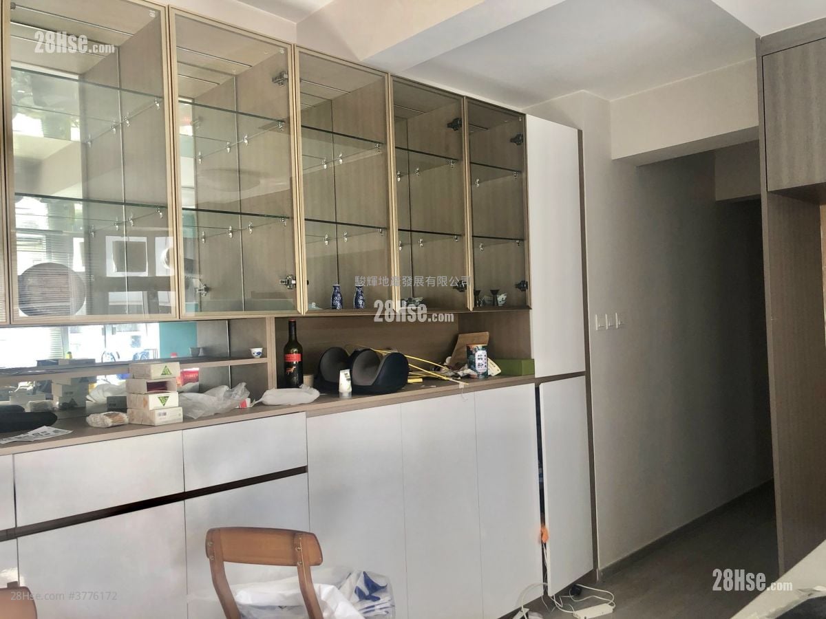 亚皆老街72,74,76及78号及洗衣街90,92号 售盘 2 房 , 1 浴室 556 平方尺