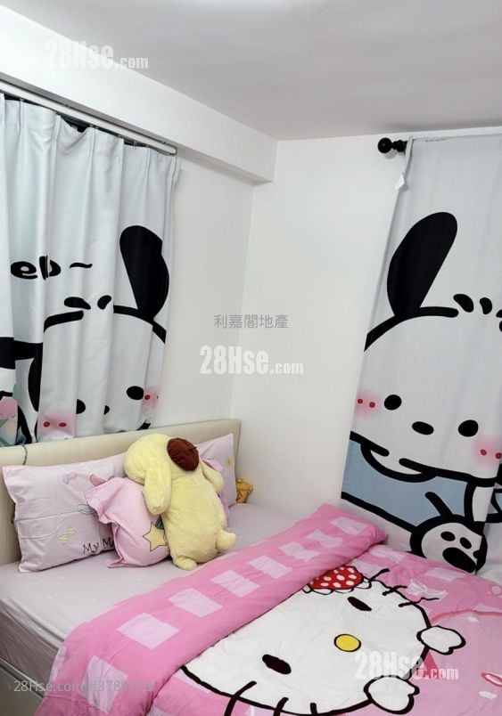 Lok Nga Court Sell 2 Bedrooms 447 ft²