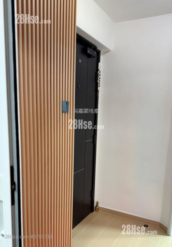 Lok Nga Court Sell 2 Bedrooms 447 ft²