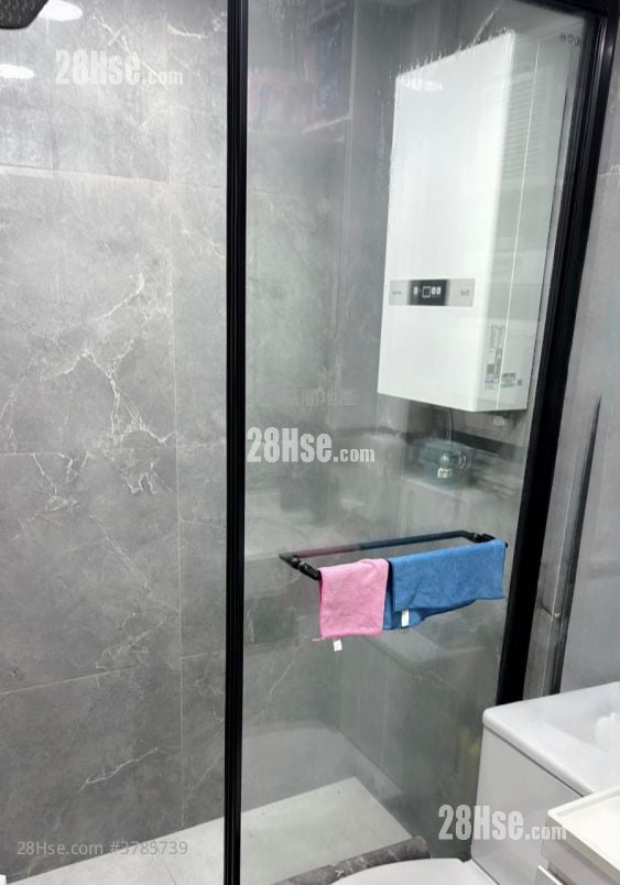 Lok Nga Court Sell 2 Bedrooms 447 ft²