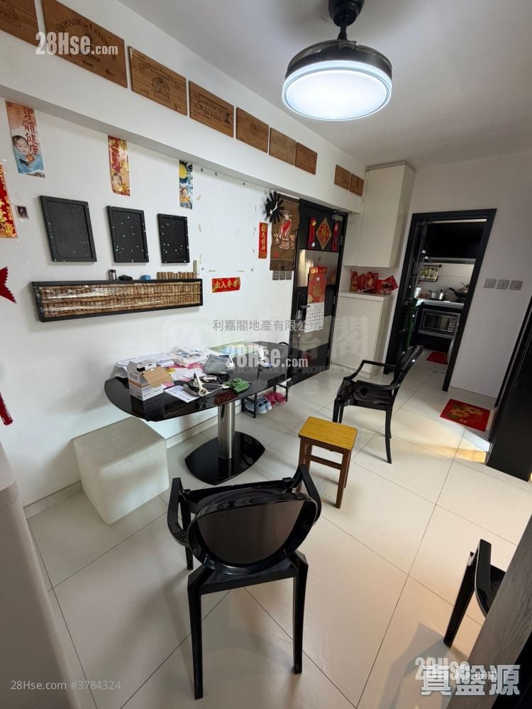 Hong Sing Garden Sell 2 Bedrooms , 1 Bathroom 494 ft²