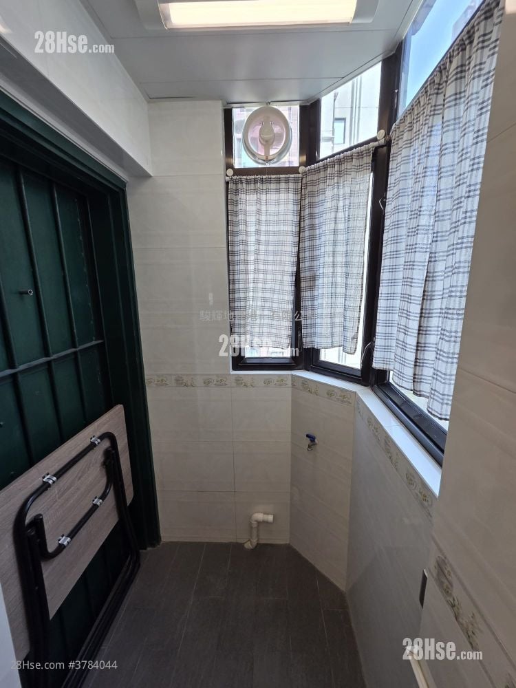 Strong Good Building Rental 1 Bedroom , 1 Bathroom 268 ft²