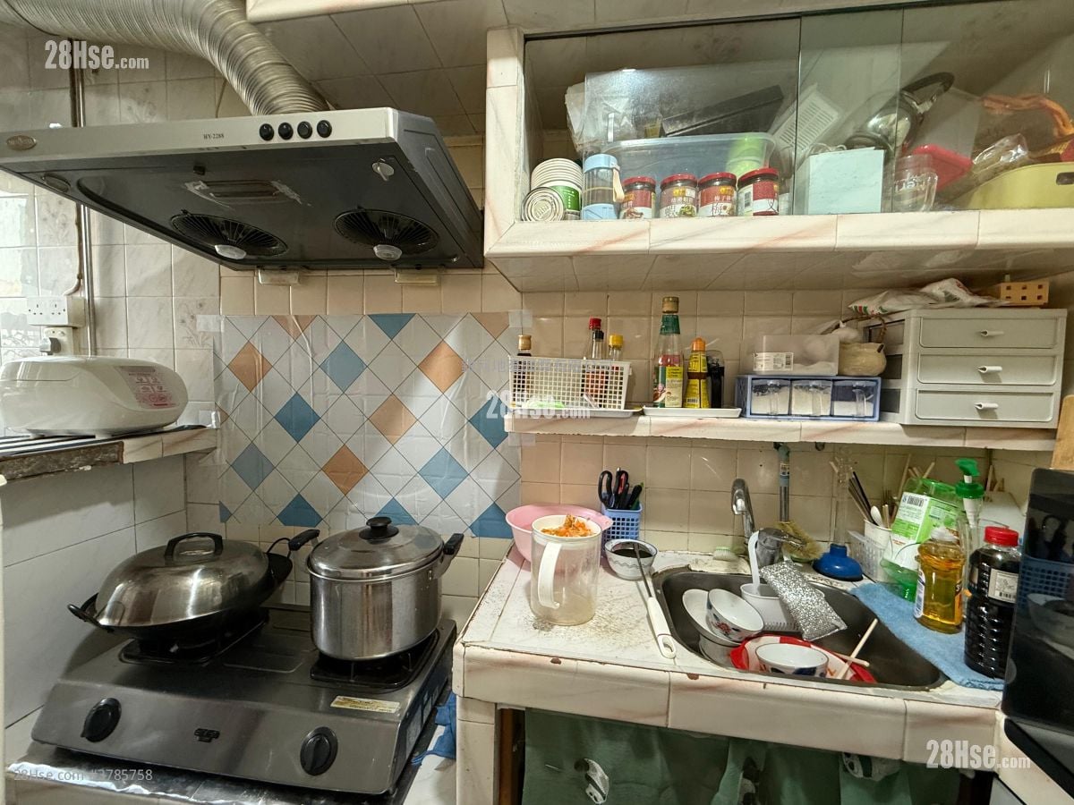 Siu Kwai Court Sell 3 Bedrooms , 1 Bathroom 544 ft²