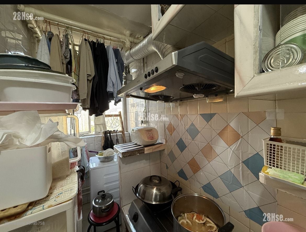 Siu Kwai Court Sell 3 Bedrooms , 1 Bathroom 544 ft²