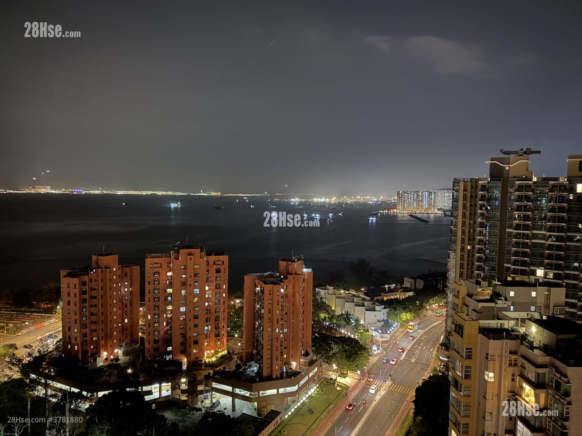 Gold Coast Bay Sell 2 Bedrooms , 1 Bathroom 439 ft²