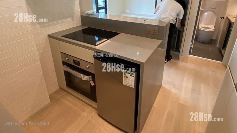 City 18 Sell 1 Bedroom , 1 Bathroom 319 ft²