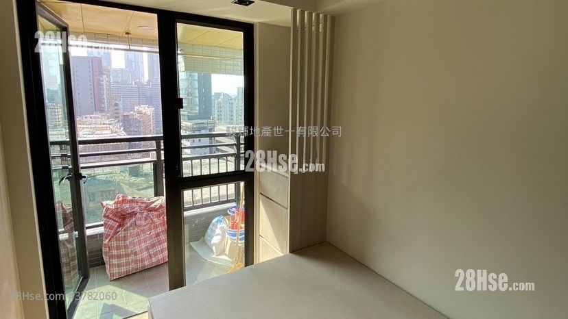 City 18 Sell 1 Bedroom , 1 Bathroom 319 ft²