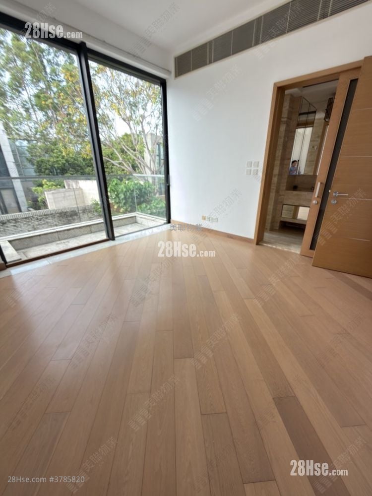 bedroom 3: Valais Rental 3 Bedrooms , 4 Bathrooms 1,576 ft²