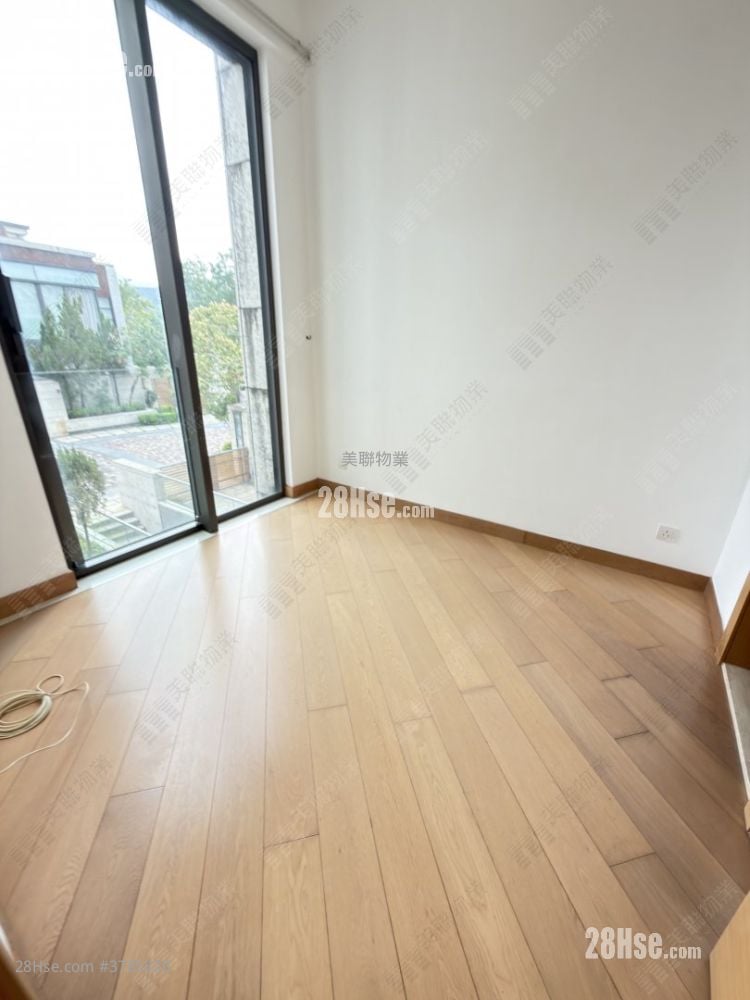 bedroom 2: Valais Rental 3 Bedrooms , 4 Bathrooms 1,576 ft²