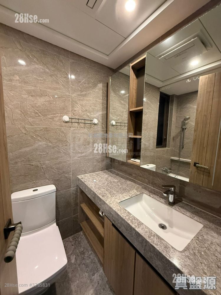 Centra Horizon Rental 3 Bedrooms , 2 Bathrooms 1,033 ft²