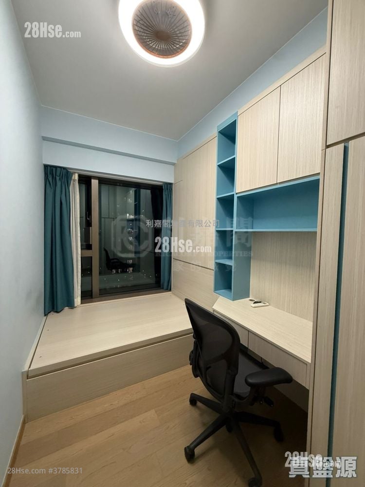 Centra Horizon Rental 3 Bedrooms , 2 Bathrooms 1,033 ft²