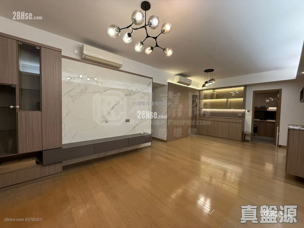 Centra Horizon Rental 3 Bedrooms , 2 Bathrooms 1,033 ft²