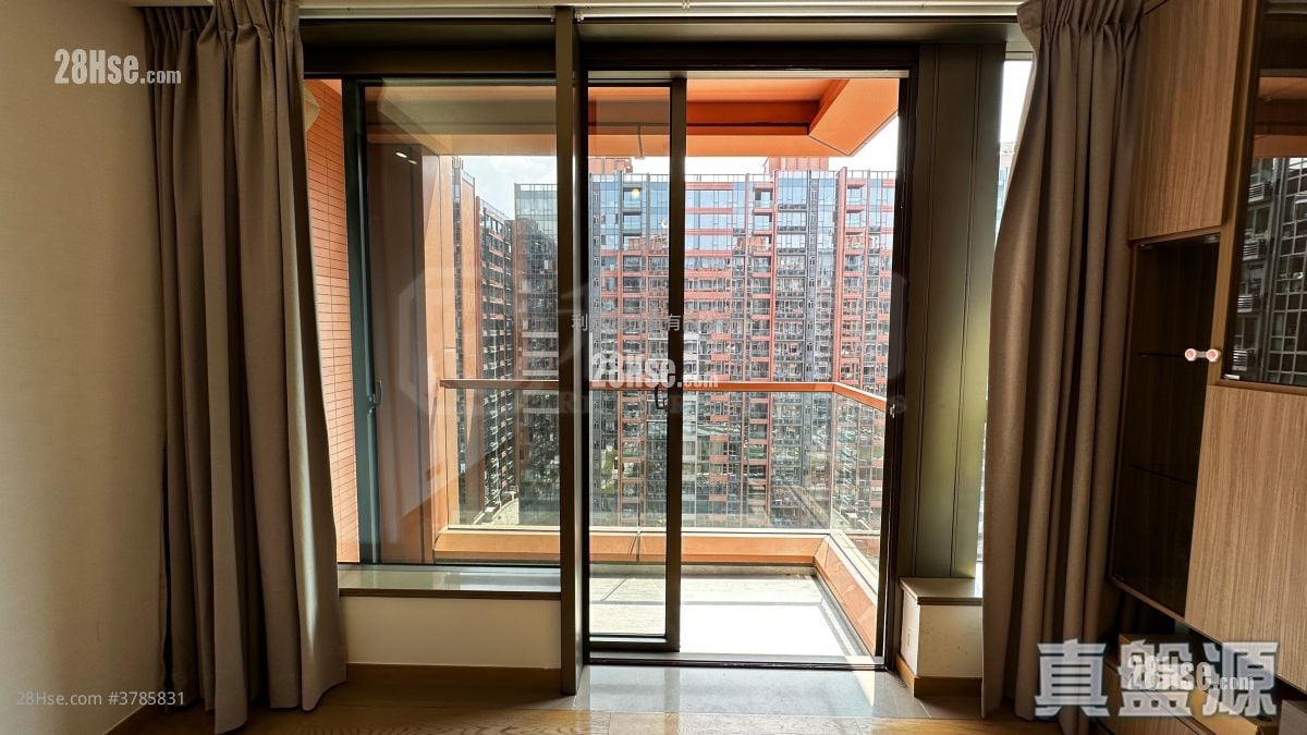 Centra Horizon Rental 3 Bedrooms , 2 Bathrooms 1,033 ft²