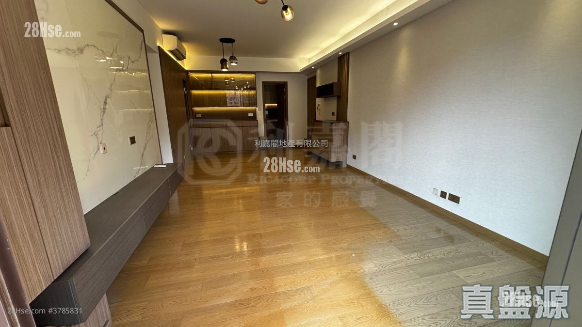 Centra Horizon Rental 3 Bedrooms , 2 Bathrooms 1,033 ft²