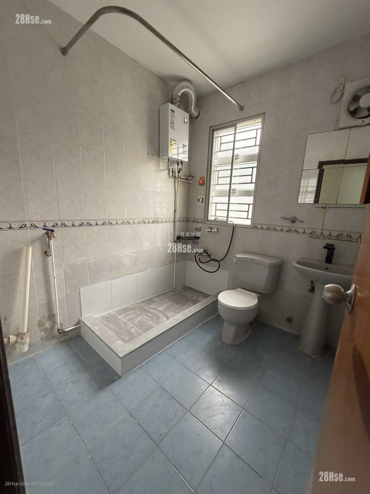 Village Rental 3 Bedrooms , 1 Bathroom 700 ft²