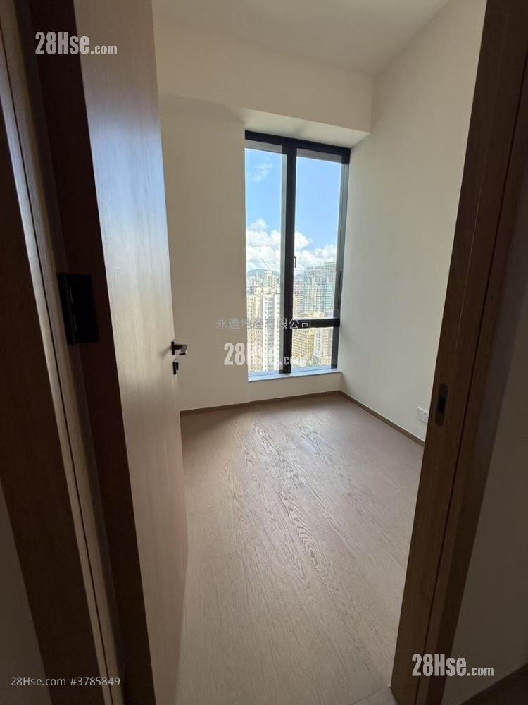 Onmantin Rental 3 Bedrooms , 3 Bathrooms 757 ft²