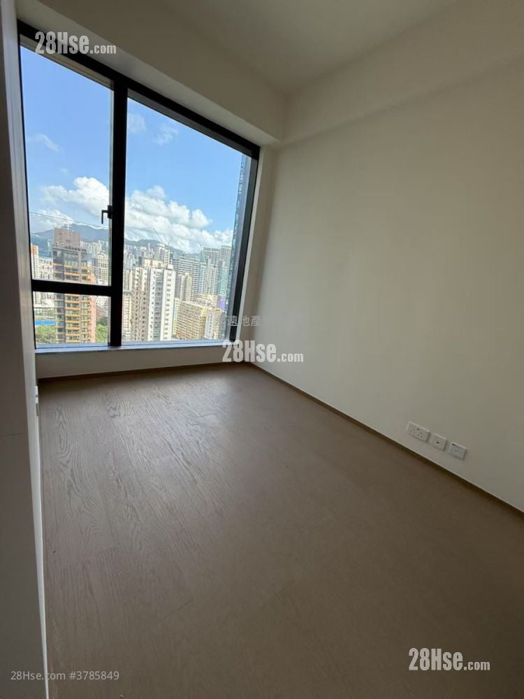 Onmantin Rental 3 Bedrooms , 3 Bathrooms 757 ft²