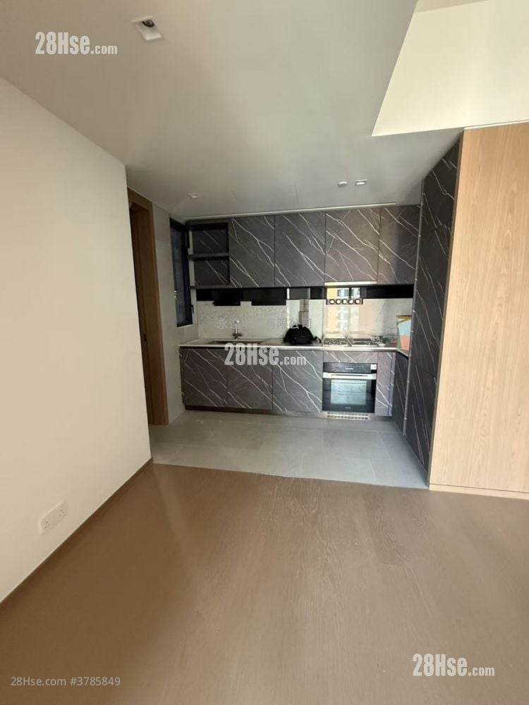 Onmantin Rental 3 Bedrooms , 3 Bathrooms 757 ft²